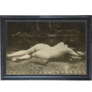 Akt kobiety leżącej na poduszkach grafika vintage