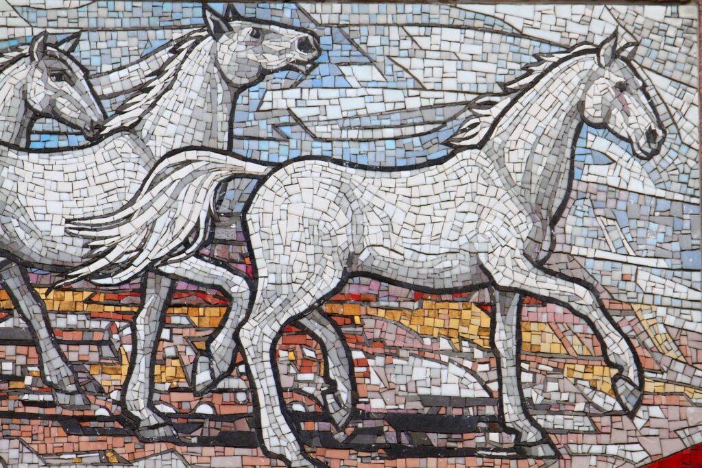 Geometryczna mozaika konie