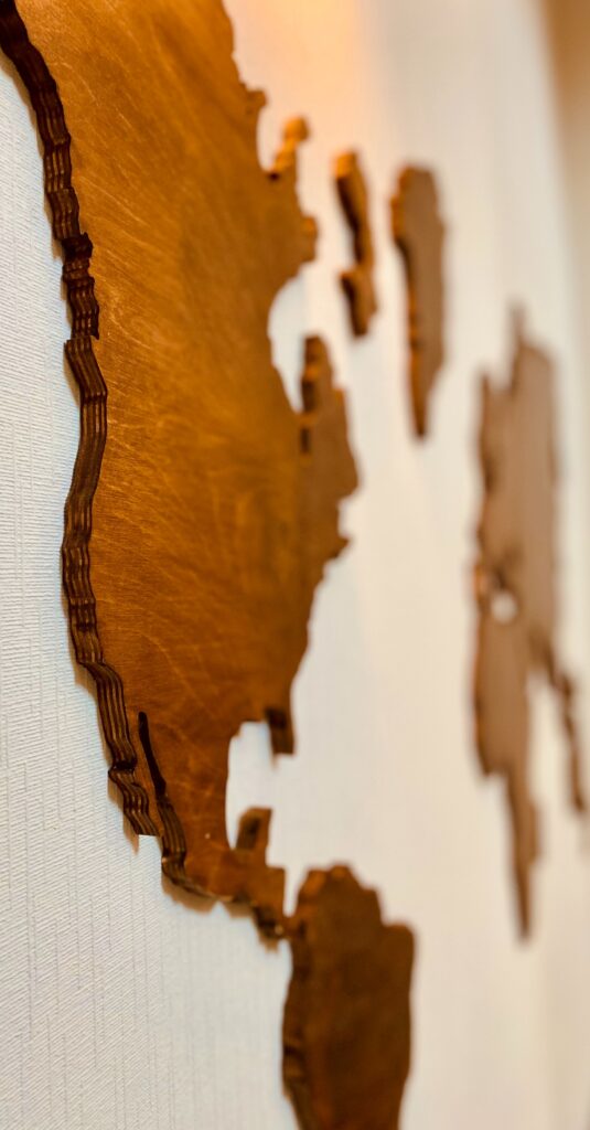 Mapa drewniana na ścianę